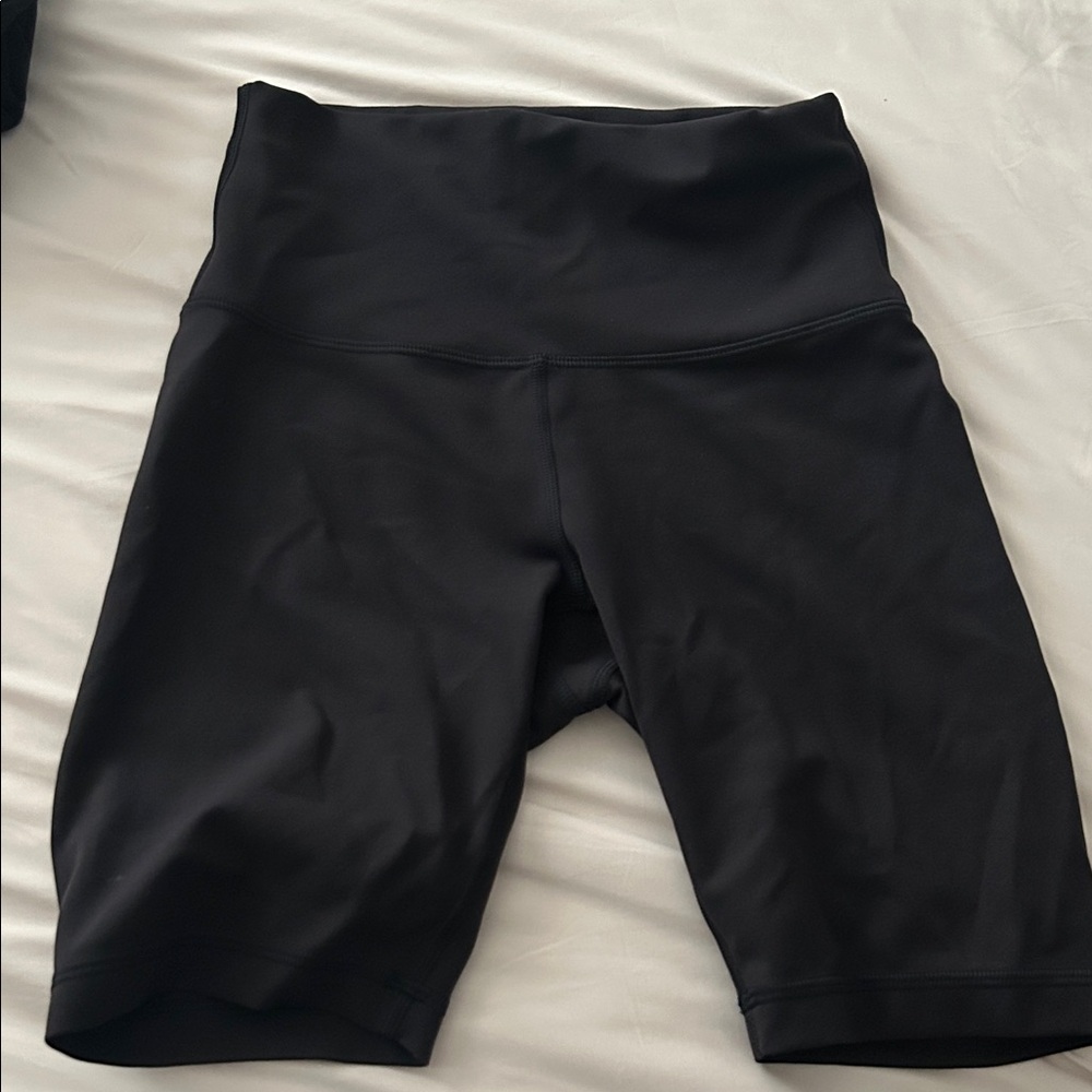 Lululemon Wunder Train 8 inch Rise Black Shorts sz 4